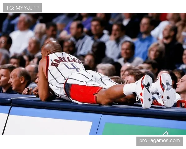 埃迪·琼斯无球跑动撕裂防线，3D属性成球队外线关键